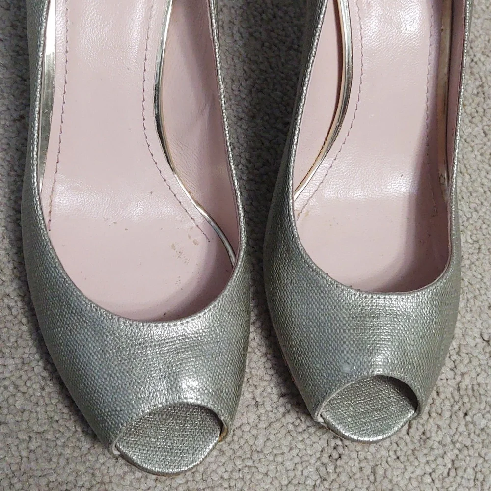 VGUC Stuart Weitzman silver metallic peep toe pumps with wood heels